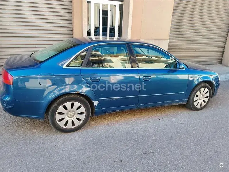 Usado Audi A4 140 CV (102 kW) 2006 Azul Berlina