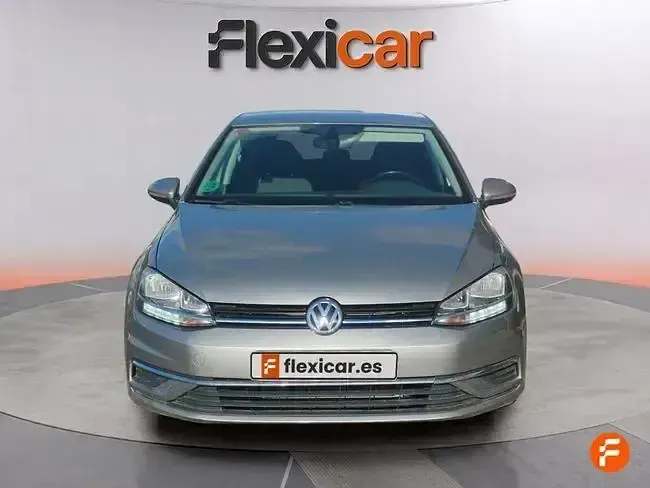 Usado VW Golf VII Advance 115 CV (84 kW) 2019 Gris Utilitario