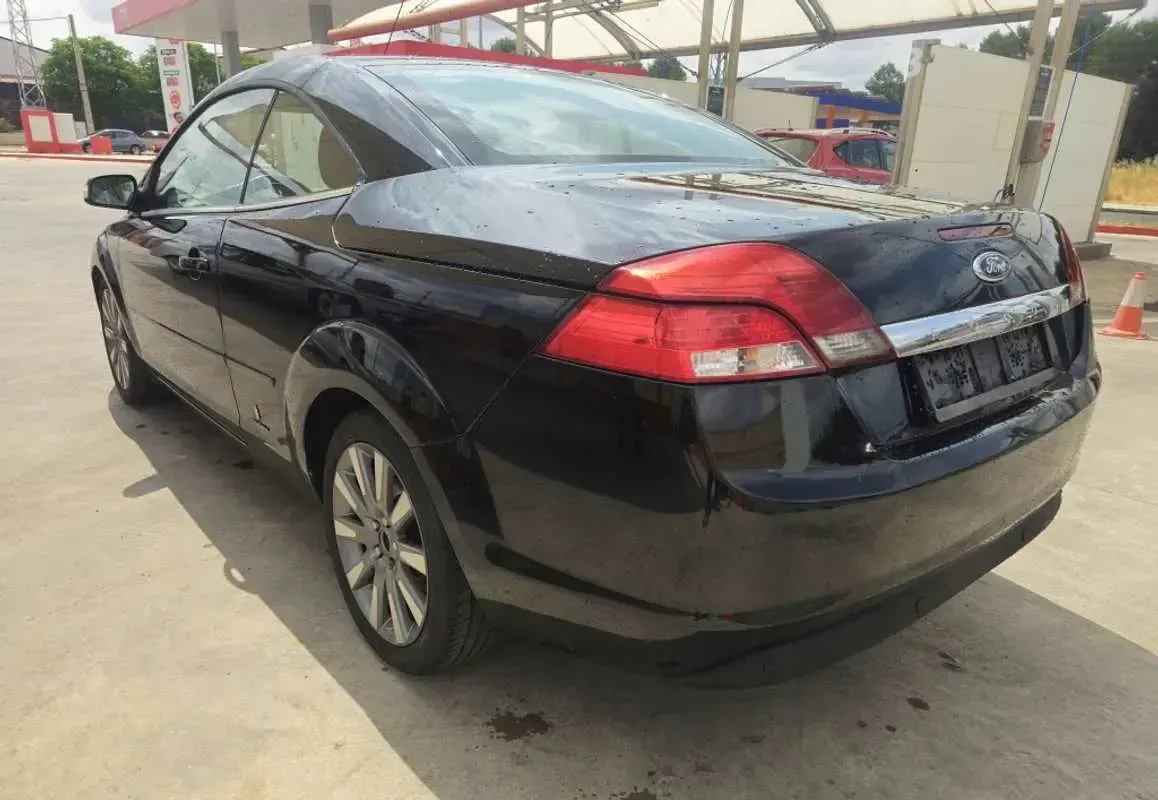 Usado Ford Focus Cabriolet Titanium 136 CV (100 kW) 2009 Negro Descapotable