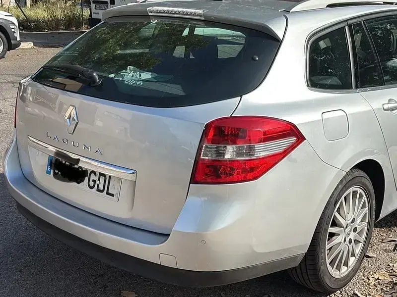 Usado Renault Laguna III Expression 150 CV (110 kW) 2008 Gris / plata Familiar