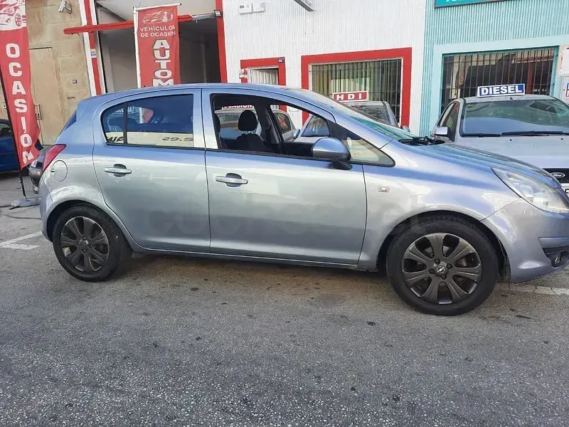 Usado Opel Corsa Enjoy 90 CV (66 kW) 2008 Gris / plata Utilitario