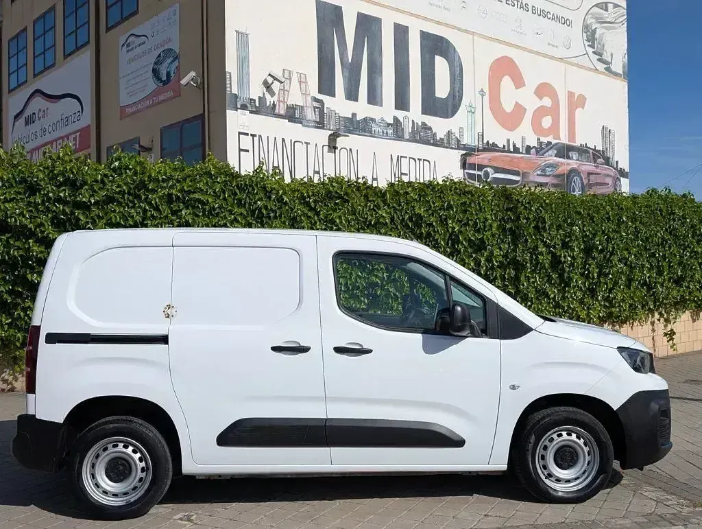 Usado Peugeot Partner Premium 100 CV (73 kW) 2022 Blanco Monovolumen