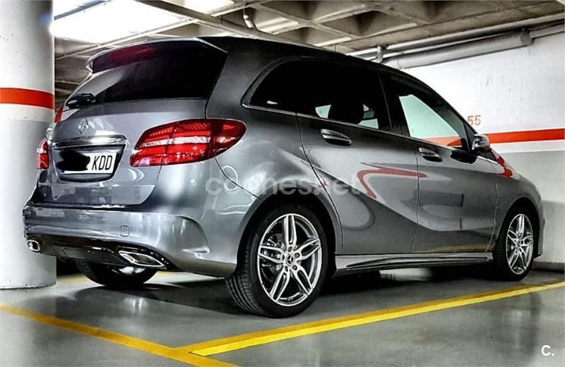 Usado Mercedes B200 AMG line 136 CV (100 kW) 2017 Gris / plata Monovolumen