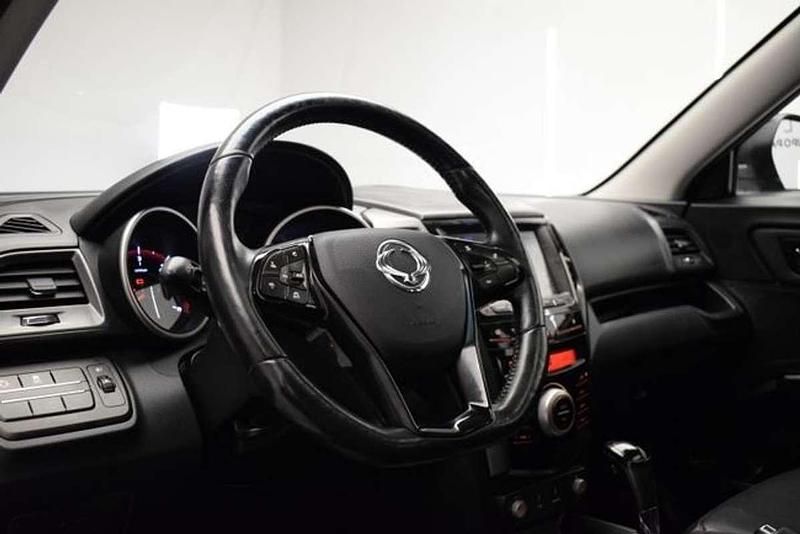 Usado Ssangyong (KGM) XLV Limited 116 CV (85 kW) 2017 Negro SUV