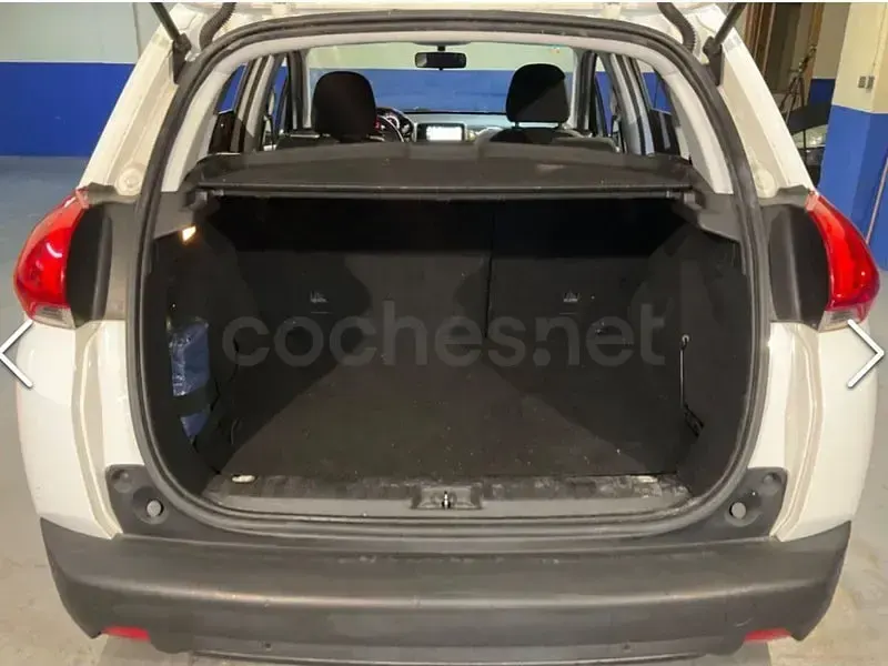 Usado Peugeot 2008 Active 100 CV (73 kW) 2015 Blanco SUV