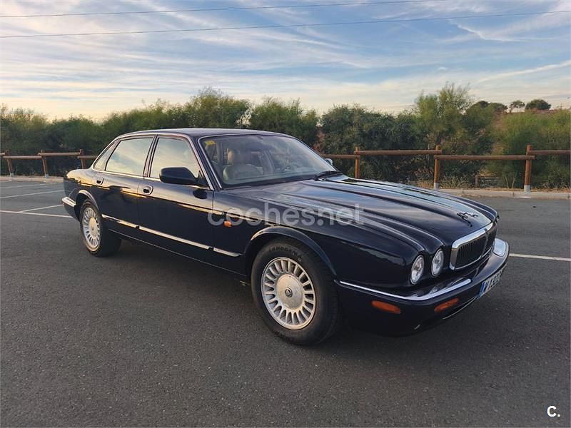 Usado Jaguar XJ6 Executive 216 CV (158 kW) 1997 Azul Berlina