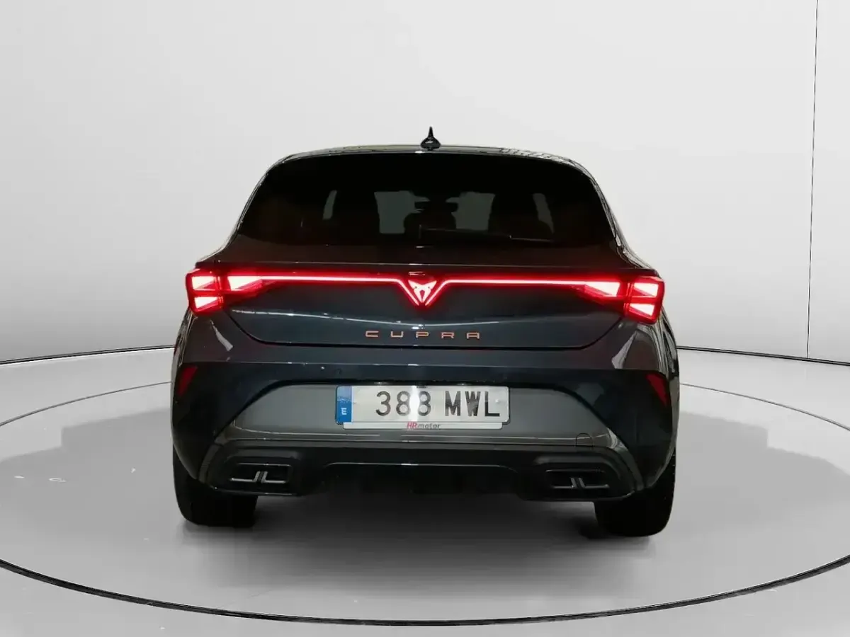Usado Cupra Leon 150 CV (110 kW) 2024 Azul Berlina
