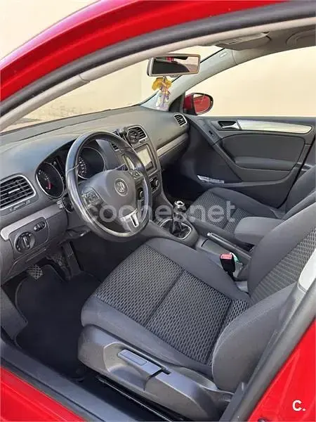 Usado VW Golf VII Advance 105 CV (77 kW) 2012 Rojo Berlina