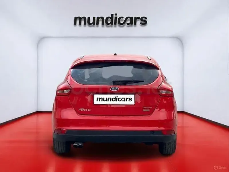 Usado Ford Focus Trend+ 125 CV (91 kW) 2015 Rojo Berlina