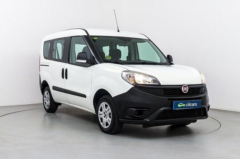 Usado Fiat Doblò Pop 90 HP (66 kW) 2016 Branco Monovolume