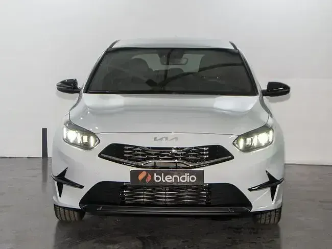 Usado Kia Ceed Style 120 CV (88 kW) 2023 Blanco Utilitario