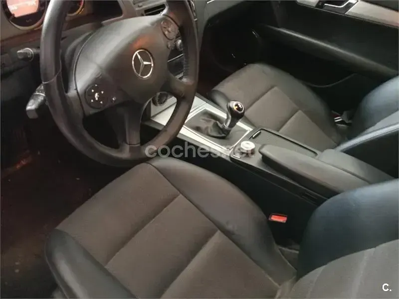 Usado Mercedes C220 Avantgarde 150 CV (110 kW) 2008 Gris / plata Berlina
