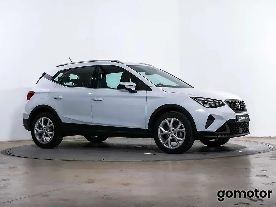 Usado Seat Arona FR 116 CV (85 kW) 2024 Blanco SUV