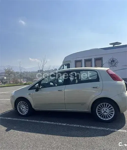 Usado Fiat Grande Punto Emotion 120 CV (88 kW) 2006 Verde Utilitario