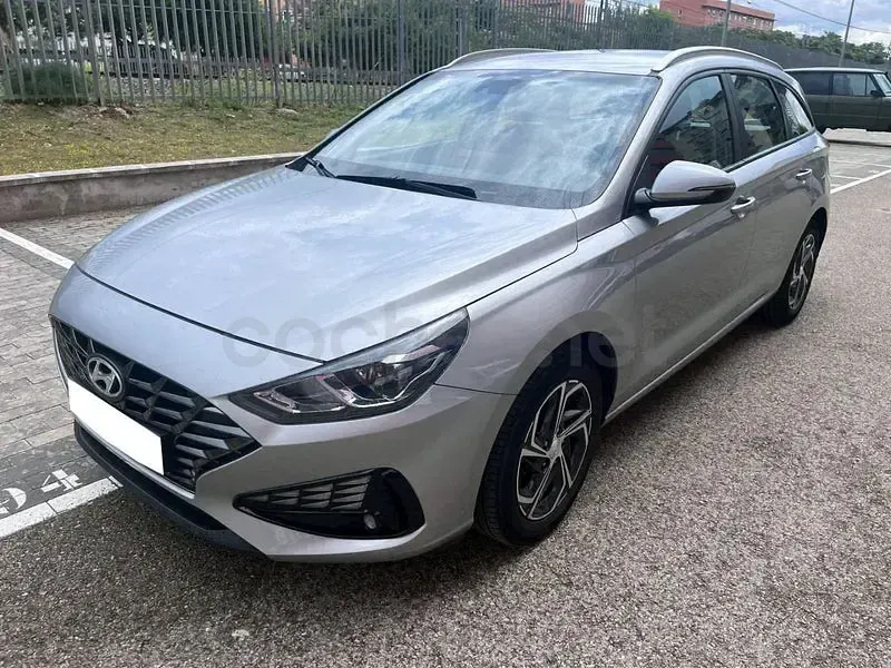 Usado Hyundai i30 116 CV (85 kW) 2021 Gris / plata Familiar