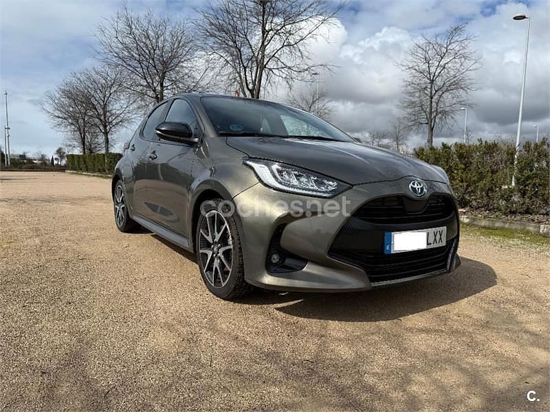 Usado Toyota Yaris Hybrid Style 116 CV (85 kW) 2022 Marrón Berlina