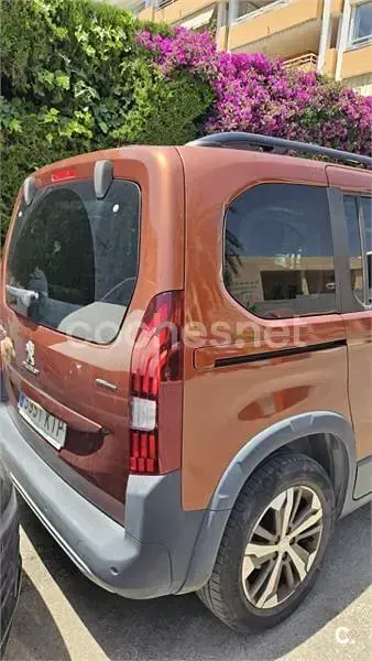 Usado Peugeot Rifter Allure 130 CV (95 kW) 2019 Granate Monovolumen