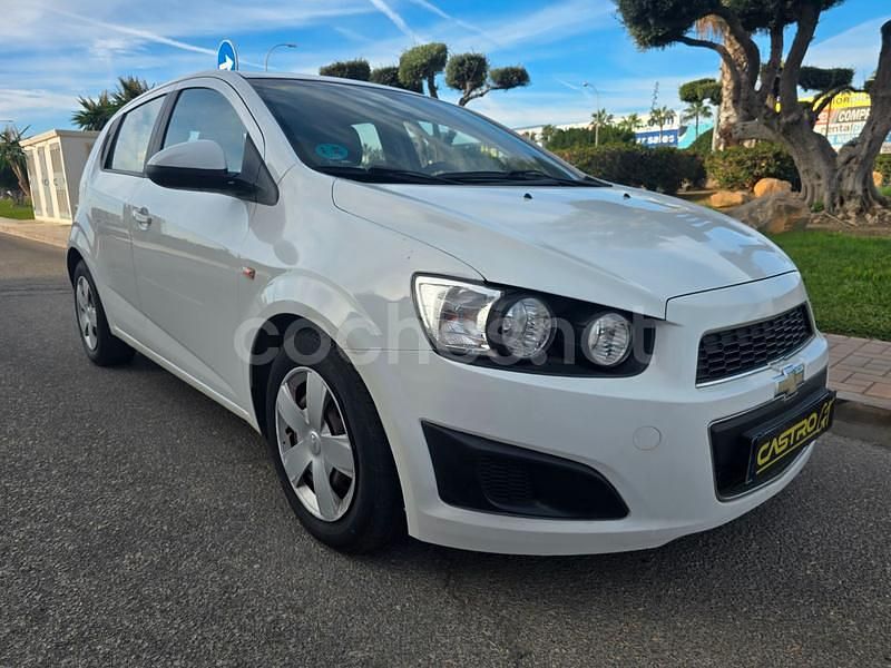Usado Chevrolet Aveo LT 86 CV (63 kW) 2013 Blanco Berlina