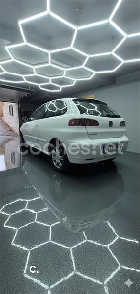 Usado Seat Ibiza Sport 100 CV (73 kW) 2005 Blanco Utilitario