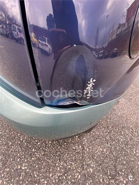 Usado Ford Focus Ghia 100 CV (73 kW) 2001 Azul Berlina