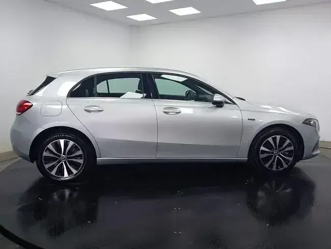 Usado Mercedes A250 Business 220 CV (161 kW) 2021 Gris Utilitario