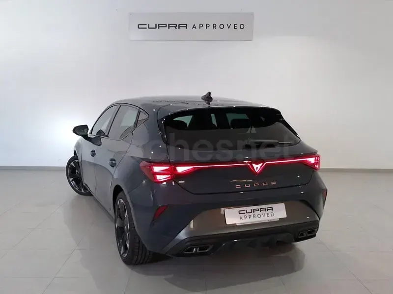Usado Cupra Leon 150 CV (110 kW) 2025 Gris / plata Berlina