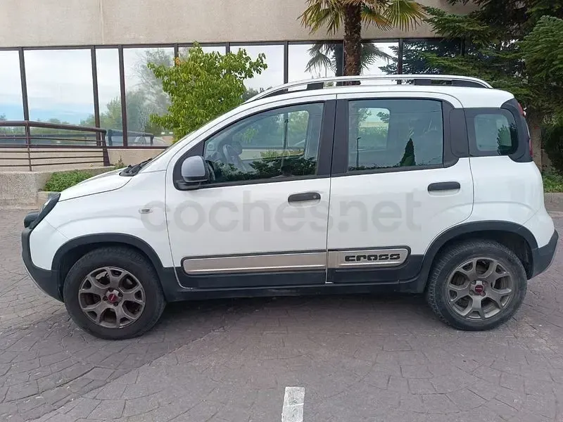 Usado Fiat Panda Cross Cross 69 CV (50 kW) 2018 Negro Utilitario