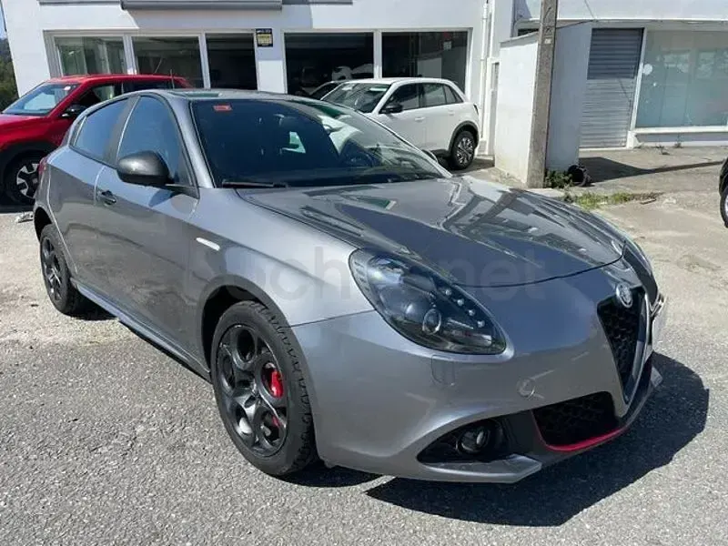 Usado Alfa Romeo Giulietta 120 CV (88 kW) 2021 Gris / plata Berlina