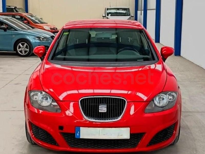 Usado Seat Leon Reference 85 CV (62 kW) 2009 Rojo Utilitario