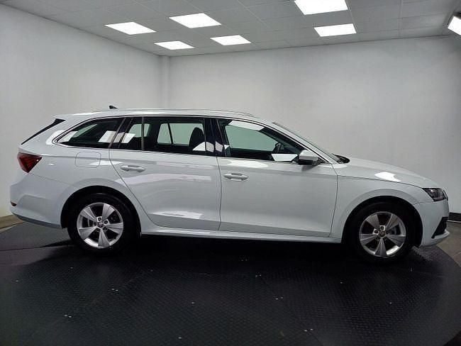 Usado Skoda Octavia 110 CV (80 kW) 2021 Blanco Familiar