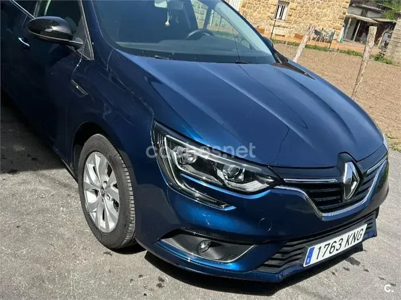 Usado Renault Mégane LIMITED 100 CV (73 kW) 2018 Azul Berlina