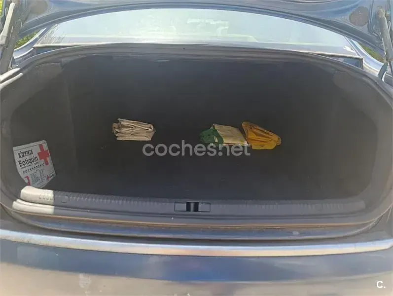 Usado Audi A4 130 CV (95 kW) 2003 Azul Berlina