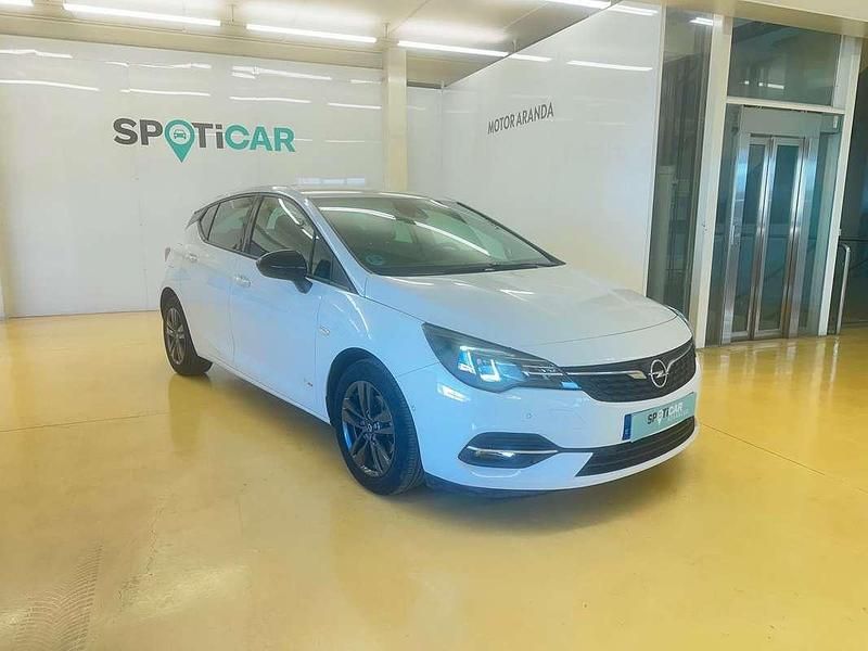 Używany Opel Astra Design & Tech 122 KM (89 kW) 2021 Biały Sedan/Limuzyna