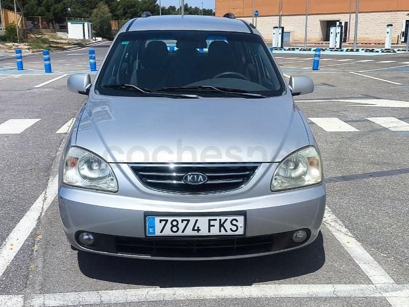 Usado Kia Carens 115 CV (84 kW) 2007 Gris / plata Monovolumen