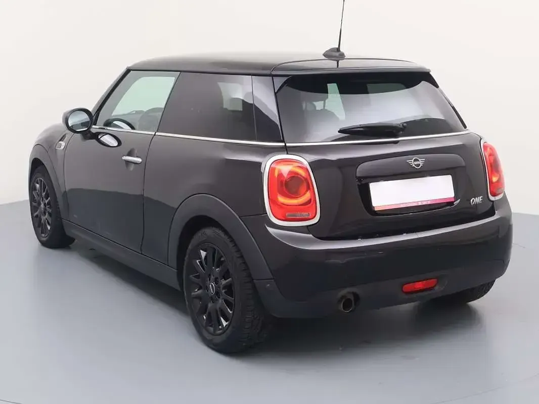 Usado Mini ONE 102 CV (75 kW) 2019 Negro Utilitario