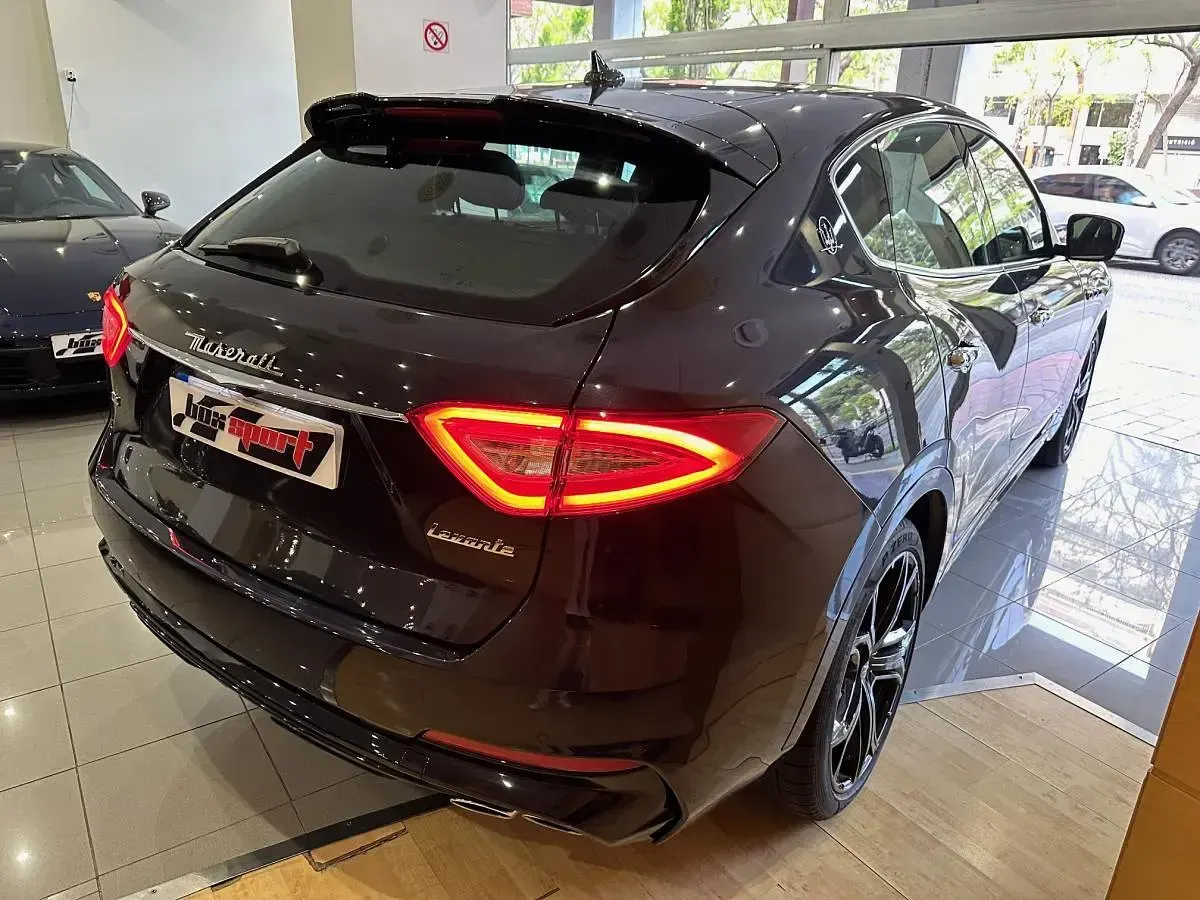 Usado Maserati Levante 350 CV (257 kW) 2020 Negro SUV