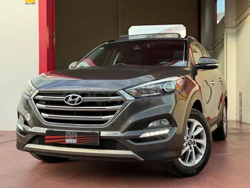 Usado Hyundai Tucson 115 CV (84 kW) 2016 Gris / plata SUV