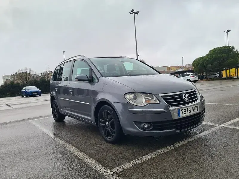 Usado VW Touran 140 CV (102 kW) 2008 Gris / plata Monovolumen