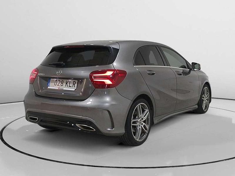 Usado Mercedes A180 Style 109 CV (80 kW) 2018 Gris Utilitario