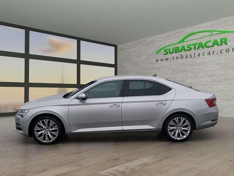 Plateado Usado 2021 Skoda Superb Style Berlina | 15.950 € (Super precio) - Imagen 1/4