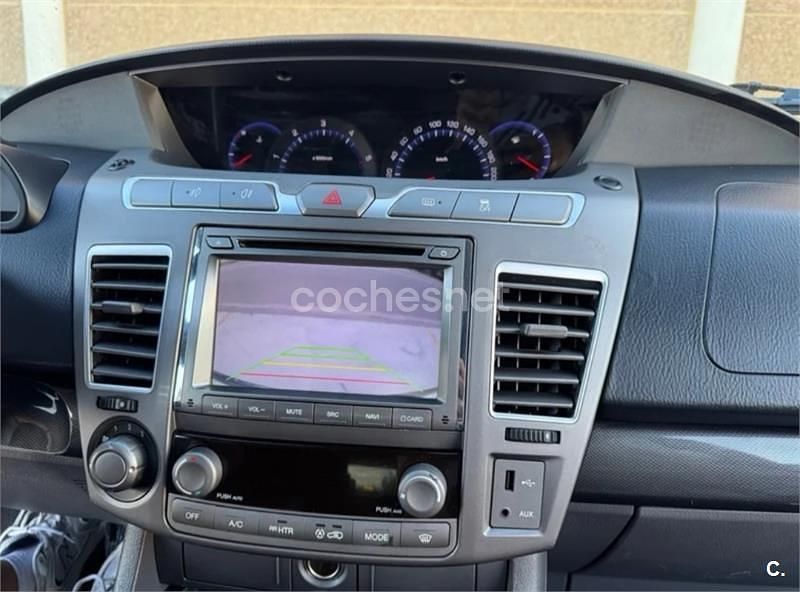 Usado Ssangyong (KGM) Rodius Limited 155 CV (114 kW) 2014 Gris / plata Monovolumen