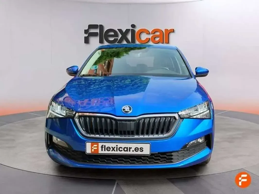 Usado Skoda Scala Ambition 95 CV (69 kW) 2021 Azul Utilitario