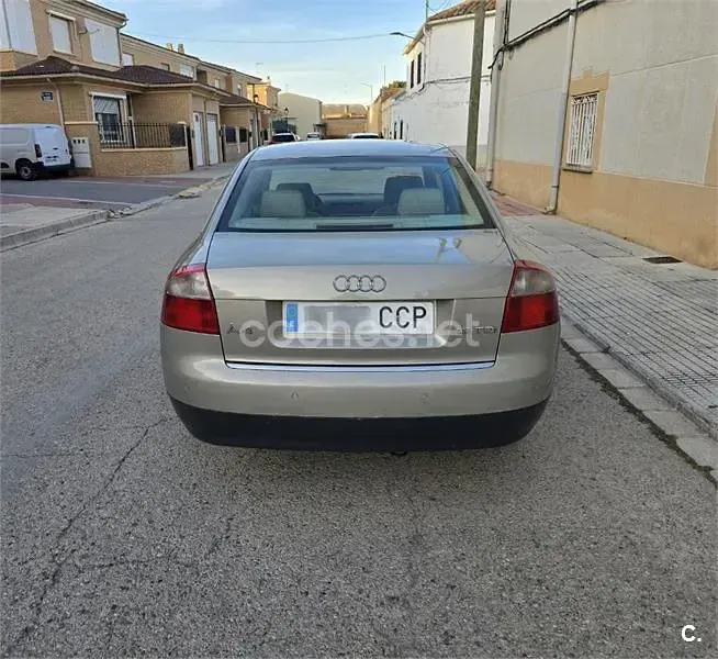 Begagnad Audi A4 130 HK (95 kW) 2002 Beige Sedan