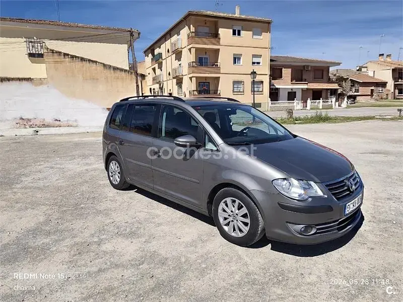 Usado VW Touran Advance 105 CV (77 kW) 2010 Gris / plata Monovolumen