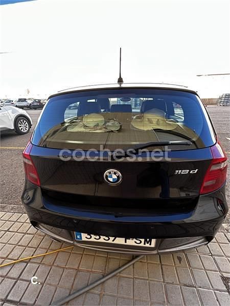 Usado BMW 118 Sport Line 143 CV (105 kW) 2007 Negro Utilitario