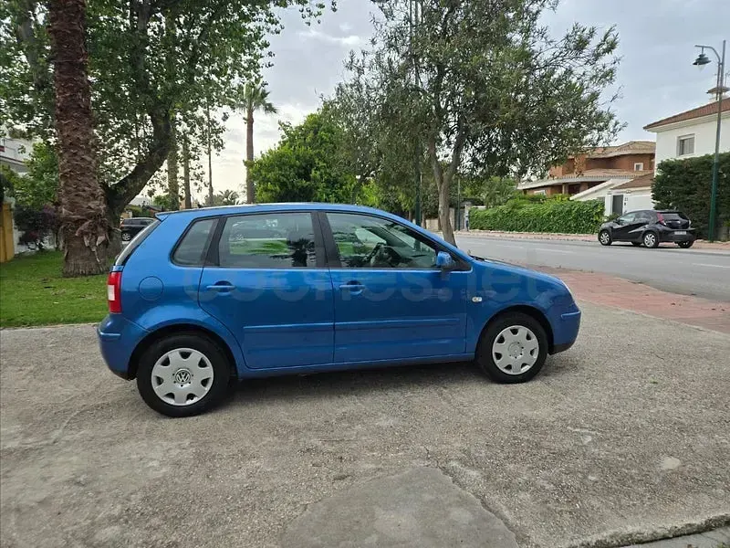 Usado VW Polo Highline 75 CV (55 kW) 2004 Azul Utilitario