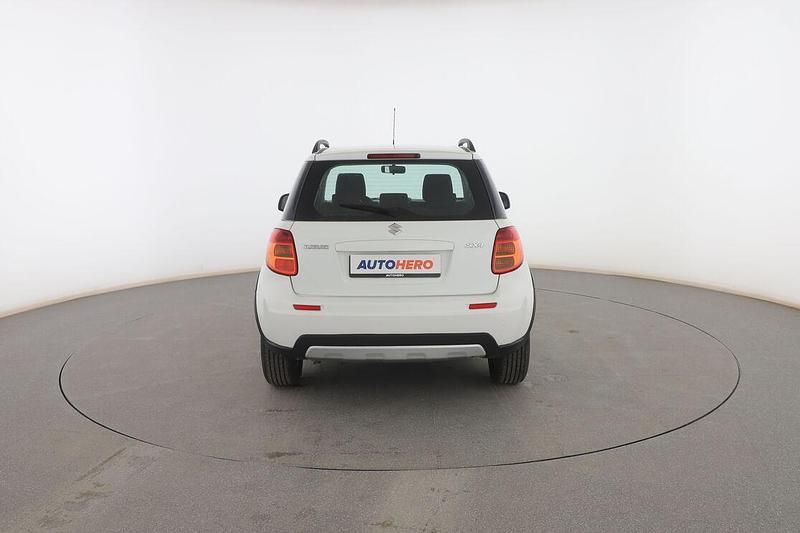 Usado Suzuki SX4 GLX 120 CV (88 kW) 2014 Blanco SUV