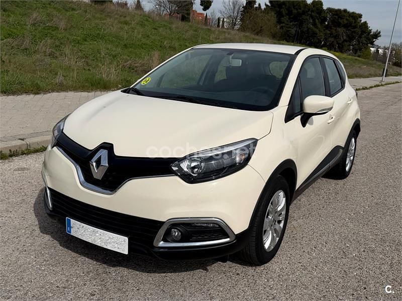Usado Renault Captur Zen 90 CV (66 kW) 2014 Beige SUV