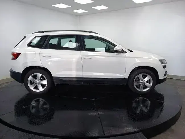 Usado Skoda Karoq Ambition 150 CV (110 kW) 2021 Blanco SUV