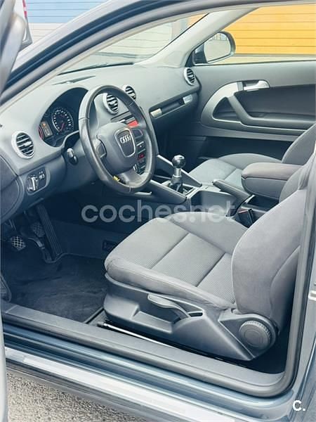 Gris / plata Usado 2009 Audi A3 Ambiente Berlina | 6900 € (Buen precio) - Imagen 1/1